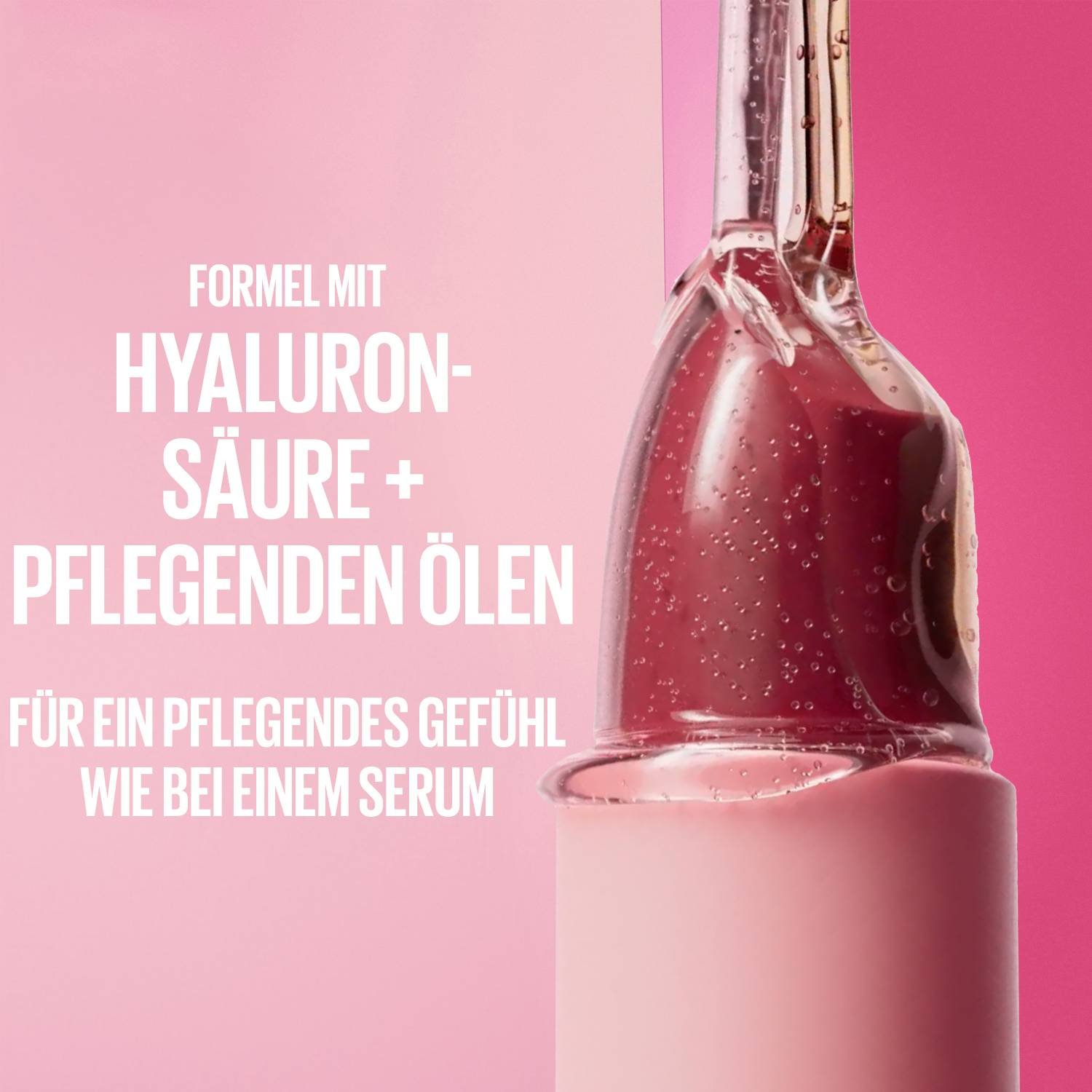 Nahaufnahme von einer Lippenstiftspitze über die eine gel-artige Textur fließt vor einem rosa Hintergrund