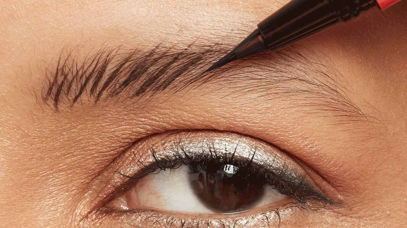 Vorher Abbildung des Build-A-Brow Augenbrauenstifts von Maybelline New York