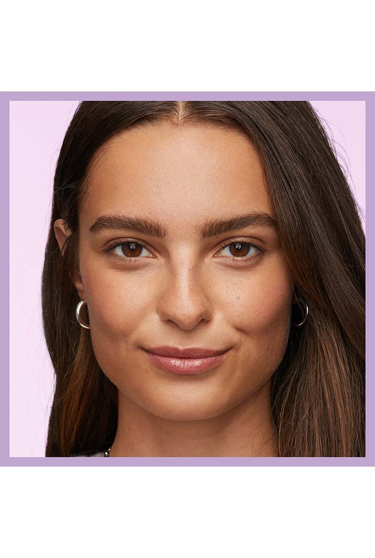 Ergebnis des Express Brow Shaping Pencil Augenbrauenstift an einem Model