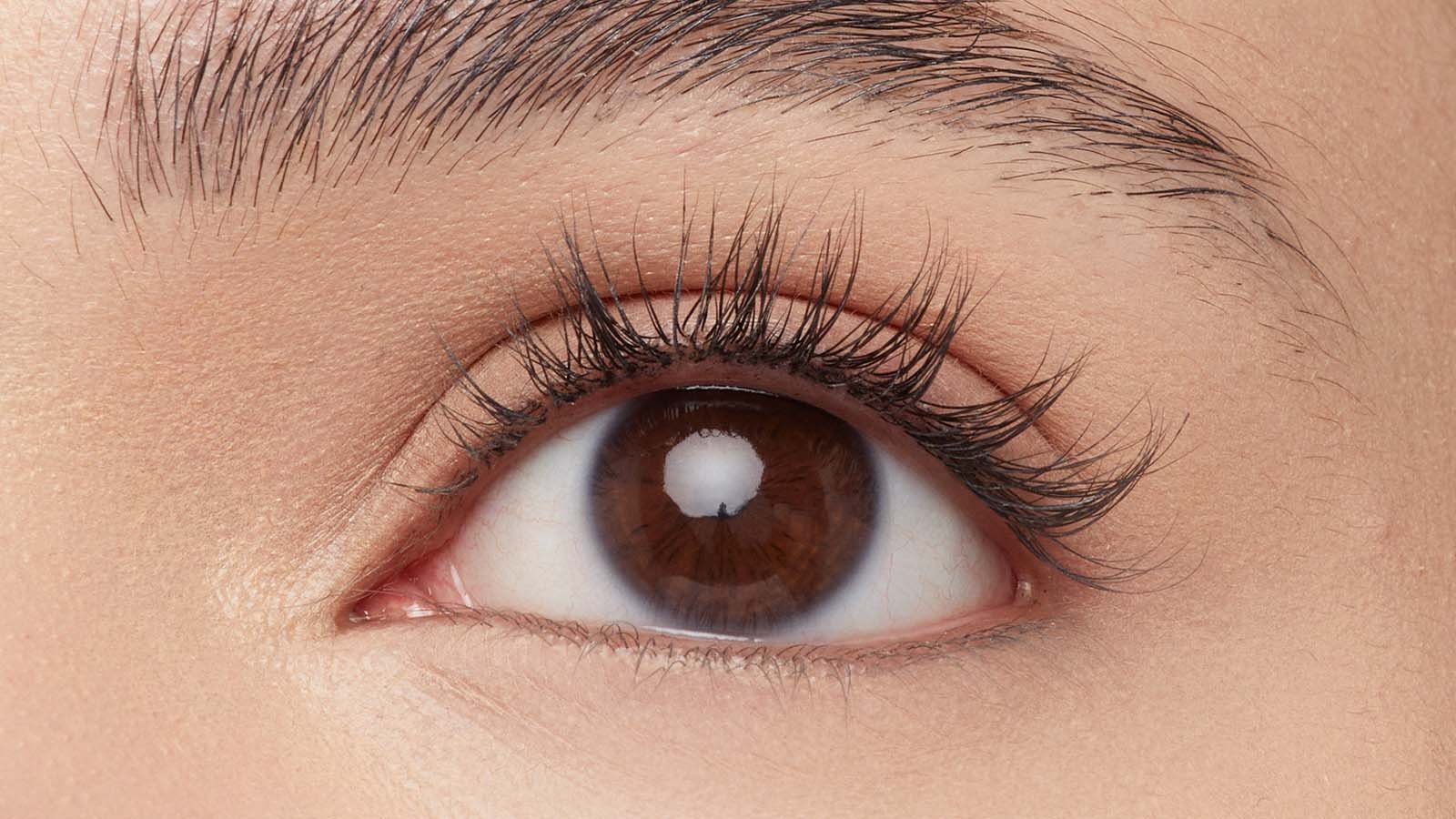 MNY Eye Mascara Colossal Bubble Macro Avril Before 1429 (1)