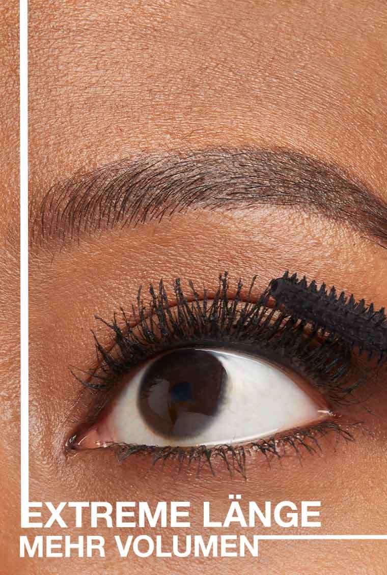 Nahaufnahme eines Auges auf das der Lash Sensational Mascara Primer aufgetragen wird
