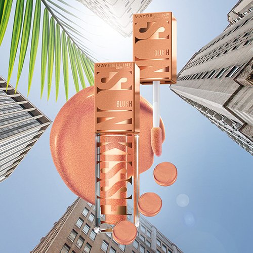 Tube MAYBELLINE New York Sunkisser Blush. Im Hintergrund blauer Himmel, 4 Hochhäuser und 1 Palme.