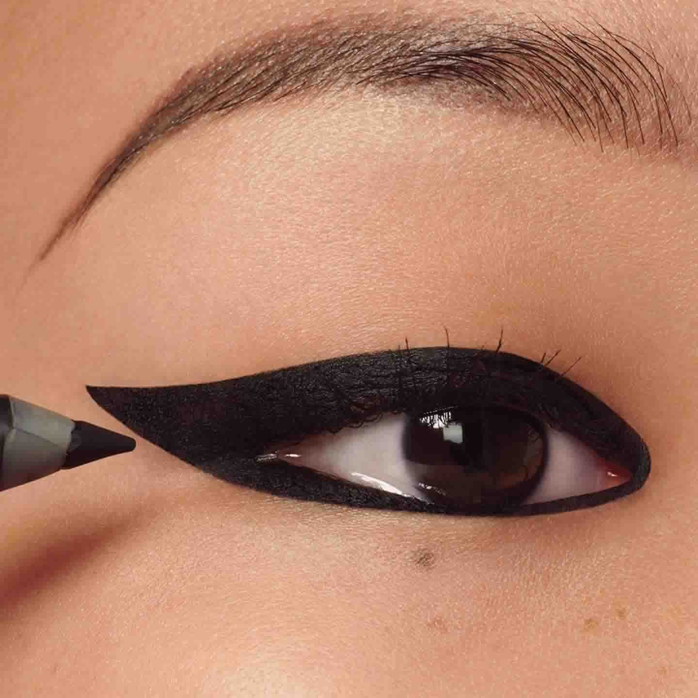 Eyeliner Look 1