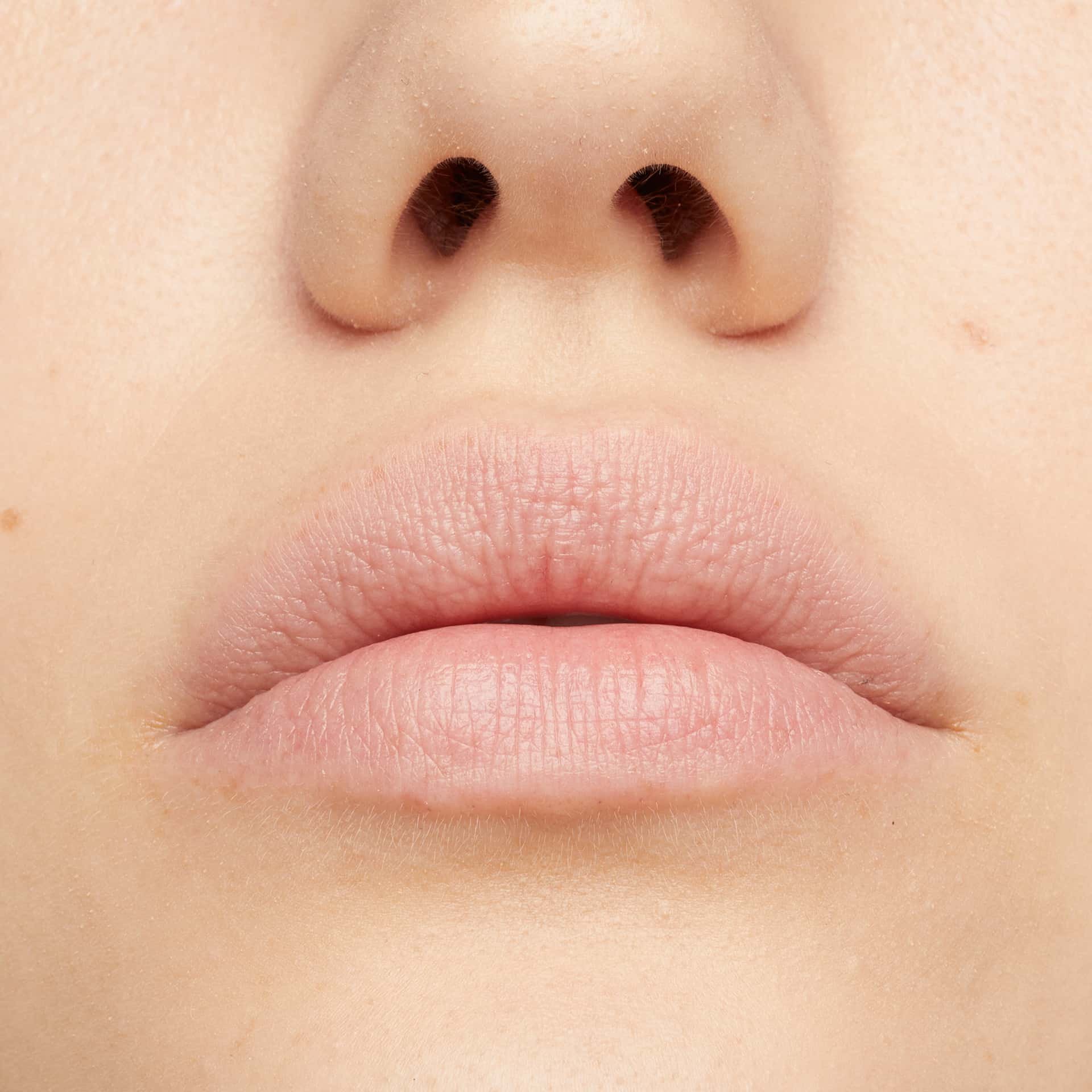 mny lip lifter liner before macro juliette 0123